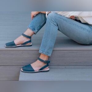 Pons By Avarcas Women’s Leather Navy Blue Ankle Strap Sandals size 11